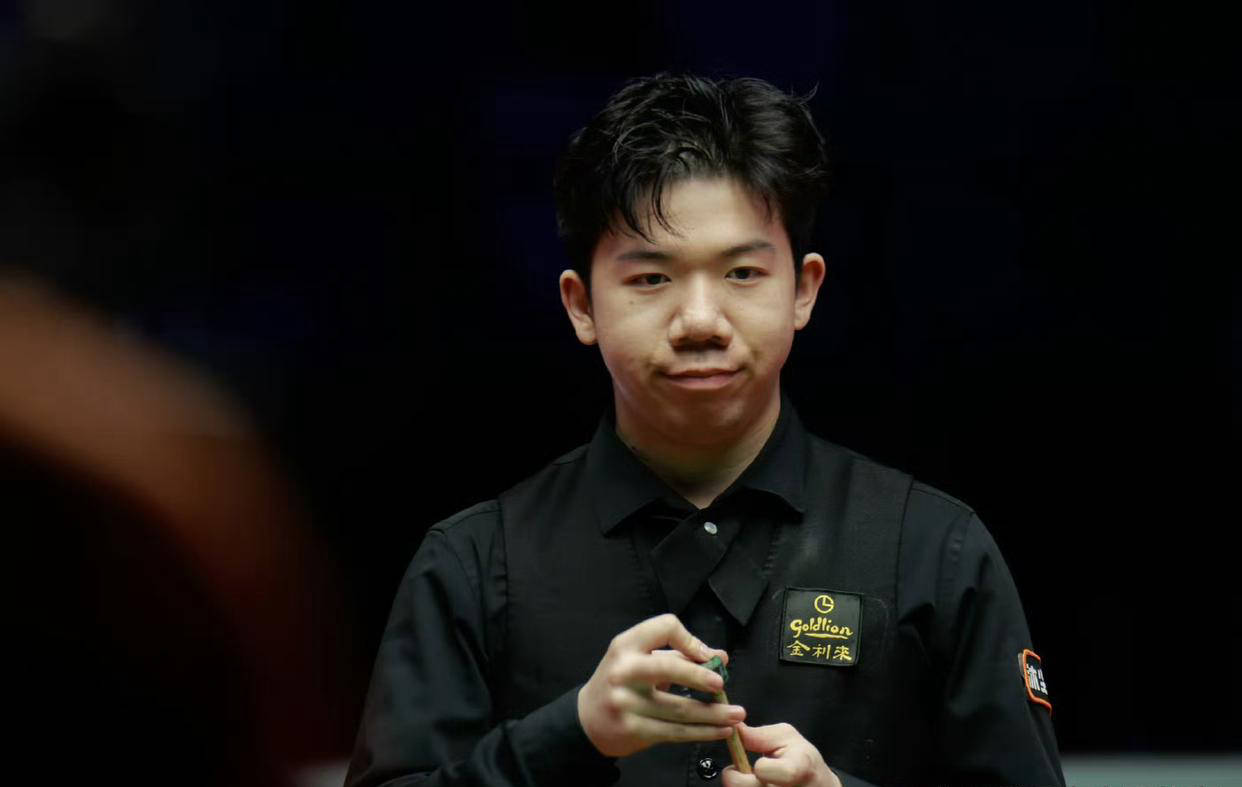 归功于他对 归功于他对